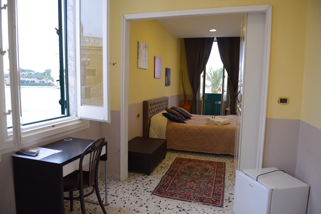 B&B Le Colonne Brindisi Exterior photo